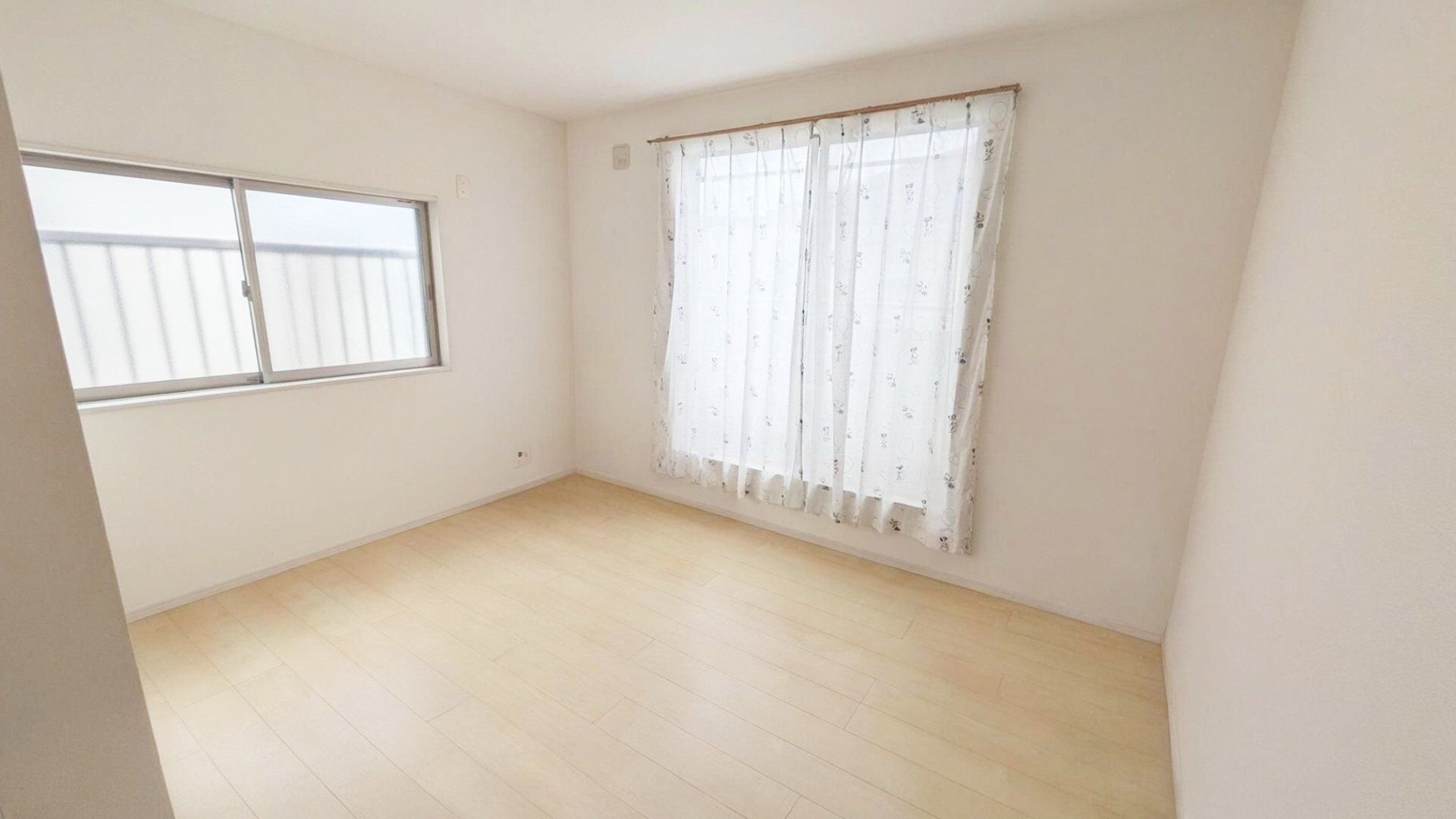 見沼区大谷店舗付き住宅　約49㎡の店舗スペース＋ゆとりある和室2部屋。