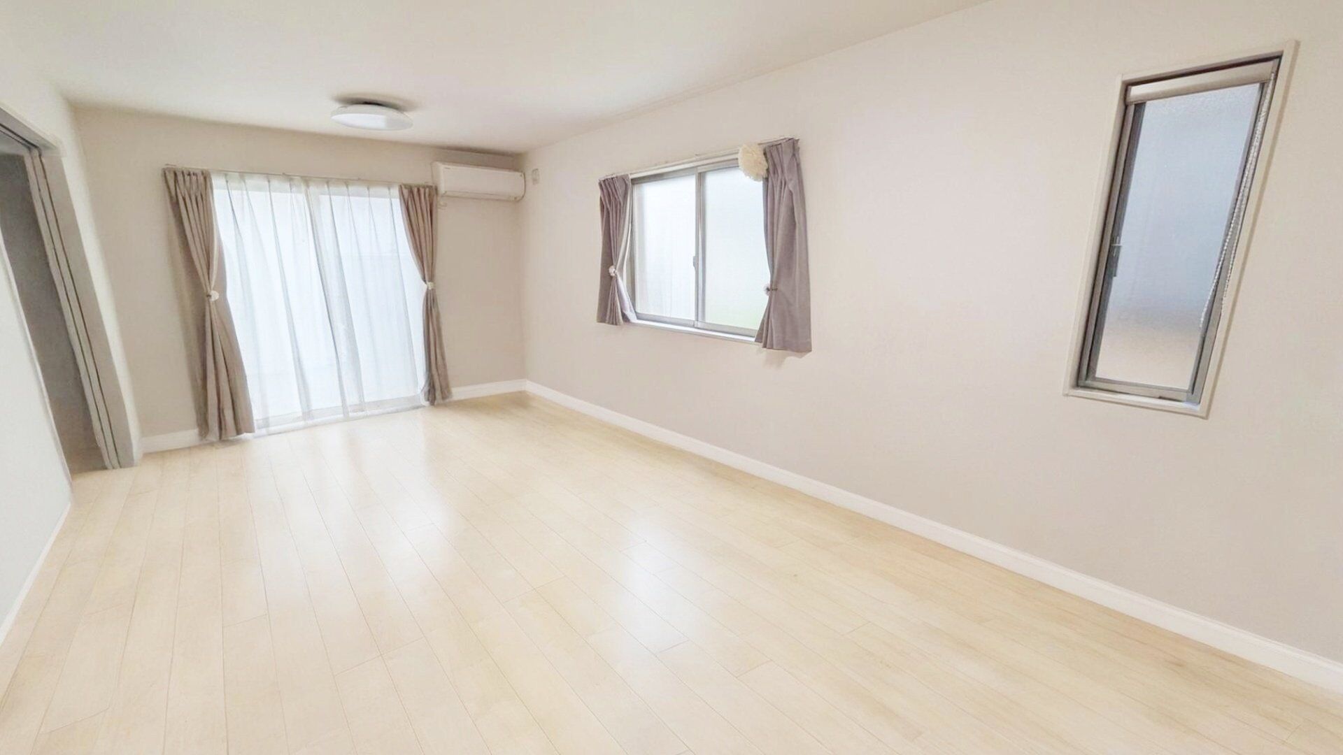 見沼区大谷店舗付き住宅　約49㎡の店舗スペース＋ゆとりある和室2部屋。