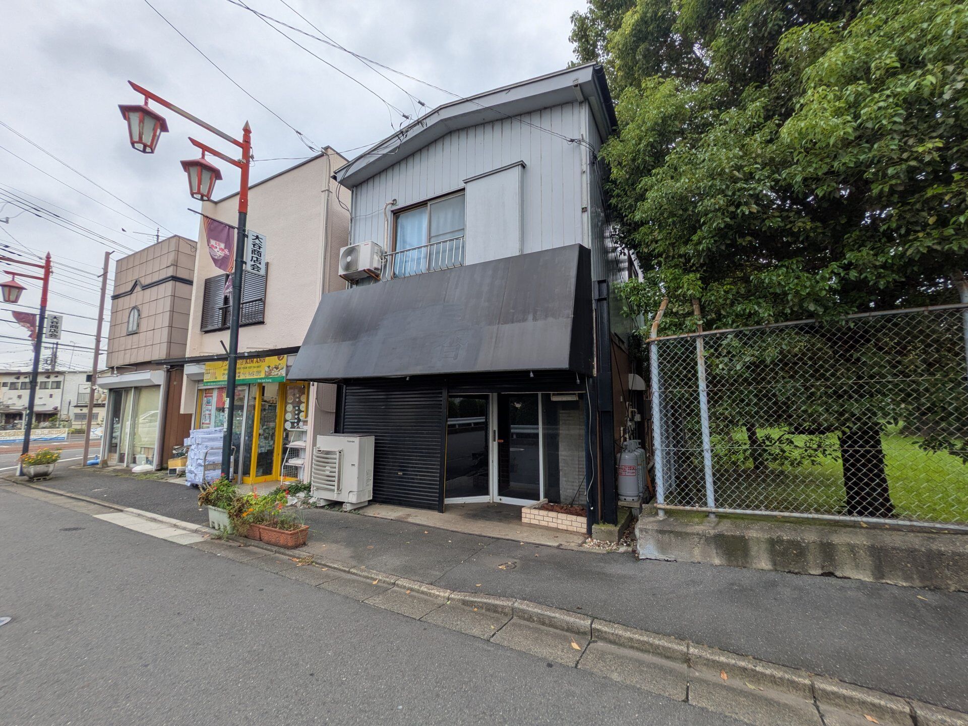 見沼区大谷店舗付き住宅　約49㎡の店舗スペース＋ゆとりある和室2部屋。